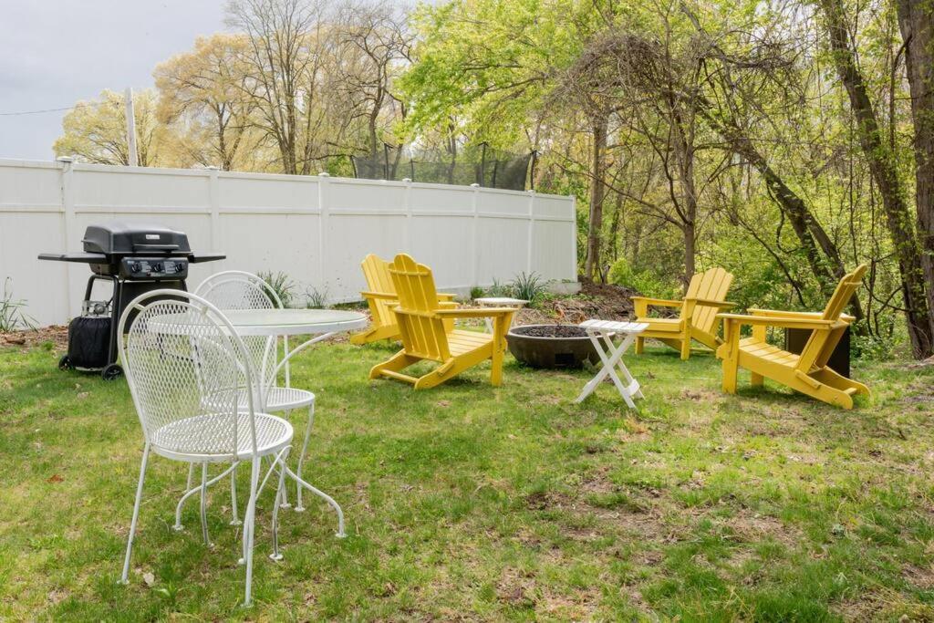 Campfire Cottage Fireplace, Fire Pit & No Chores! Kingston Esterno foto