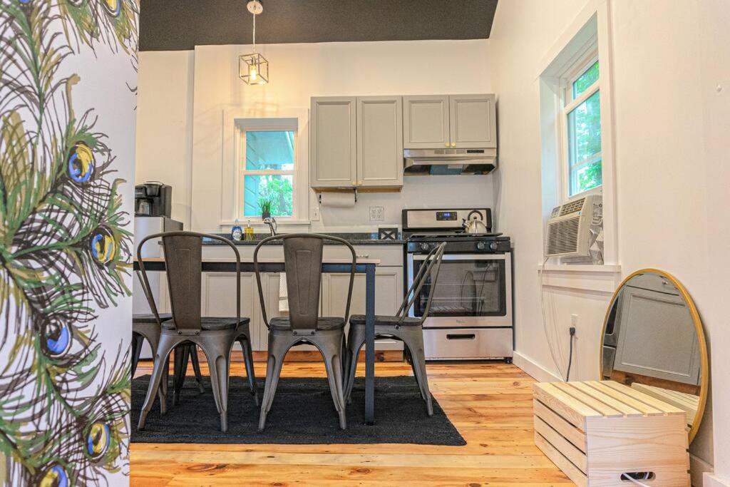 Campfire Cottage Fireplace, Fire Pit & No Chores! Kingston Esterno foto