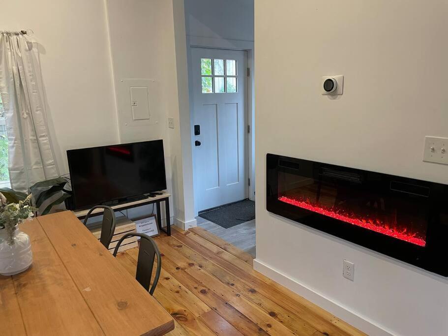 Campfire Cottage Fireplace, Fire Pit & No Chores! Kingston Esterno foto