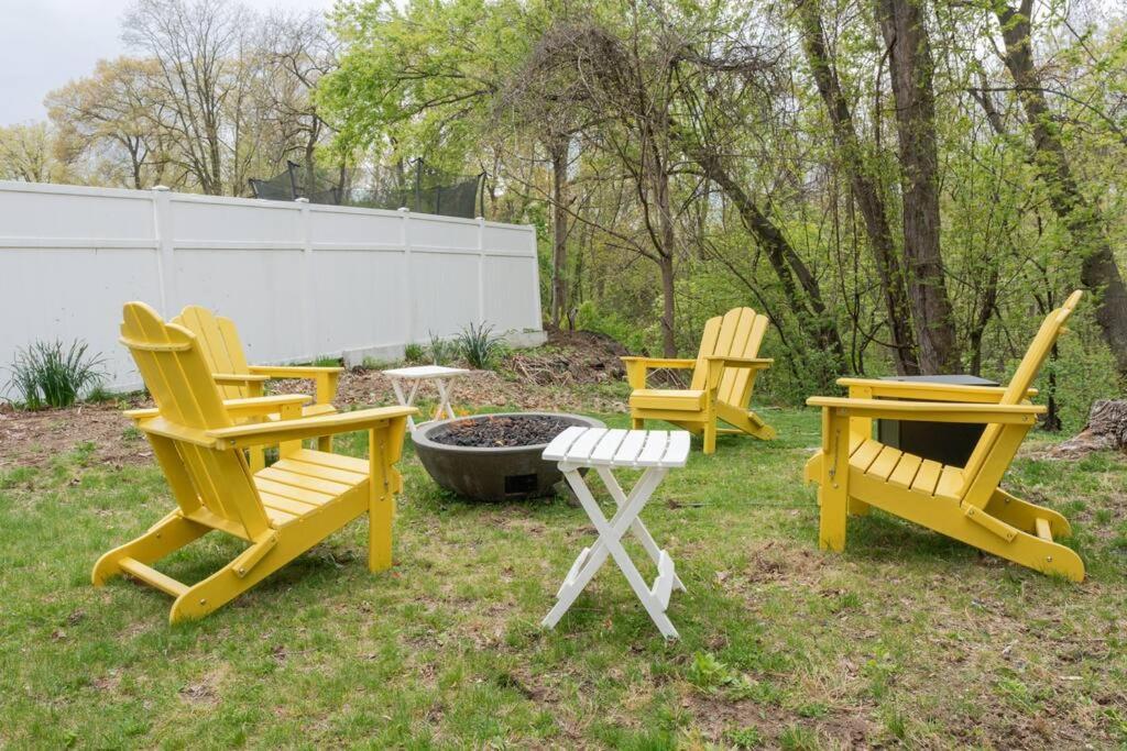 Campfire Cottage Fireplace, Fire Pit & No Chores! Kingston Esterno foto